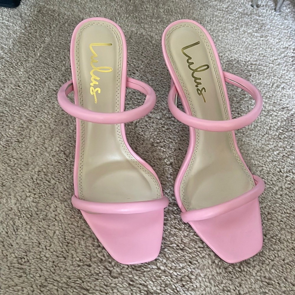 LIGHT PINK HEELS